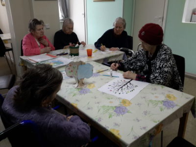 Изобразительная деятельность для пожилых в пансионате "Ялта" на Нарвской