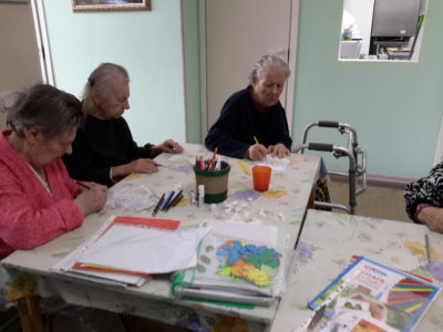 Изобразительная деятельность для пожилых в пансионате "Ялта" на Нарвской