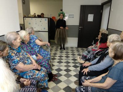 Волонтеры "Изумрудный город" выступили в доме престарелых "Ялта"