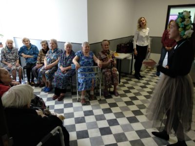 Волонтеры "Изумрудный город" выступили в доме престарелых "Ялта"