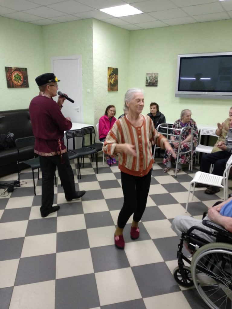 Концерты певца Валерия в пансионатах для пожилых Ялта