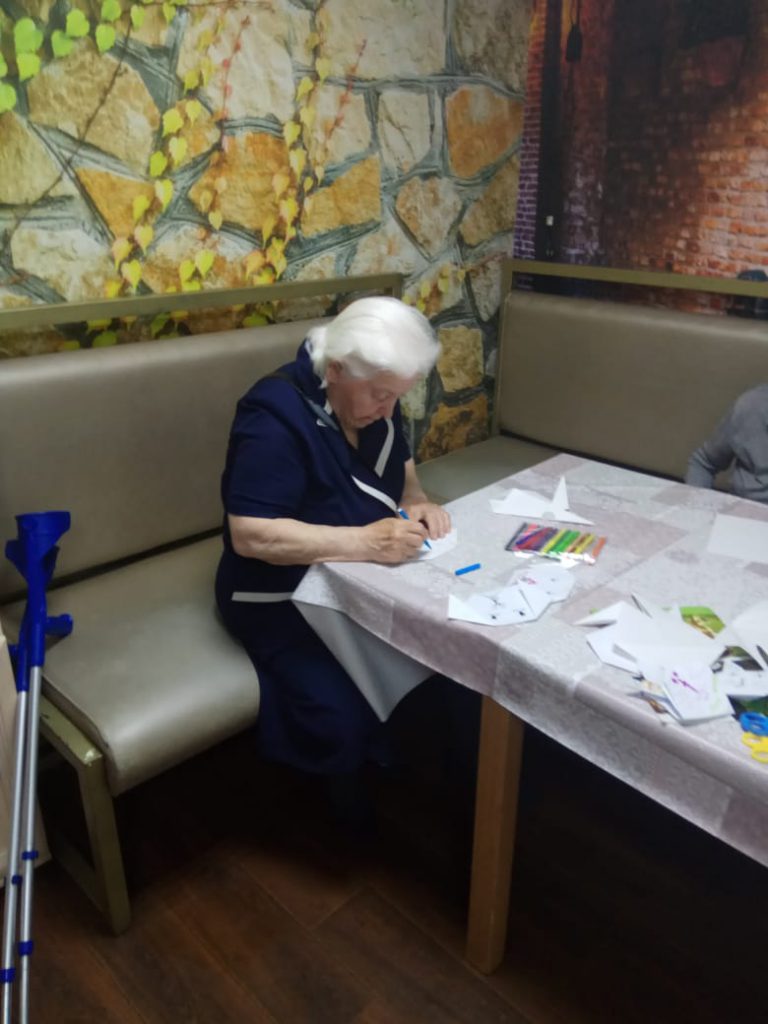 Творческая деятельность пожилых в пансионате Ялта