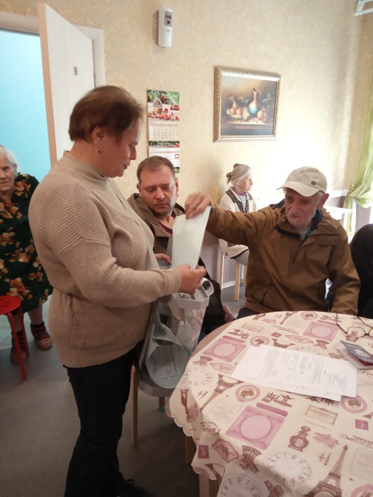 Выборы, голосование в пансионате для пожилых "Ялта"