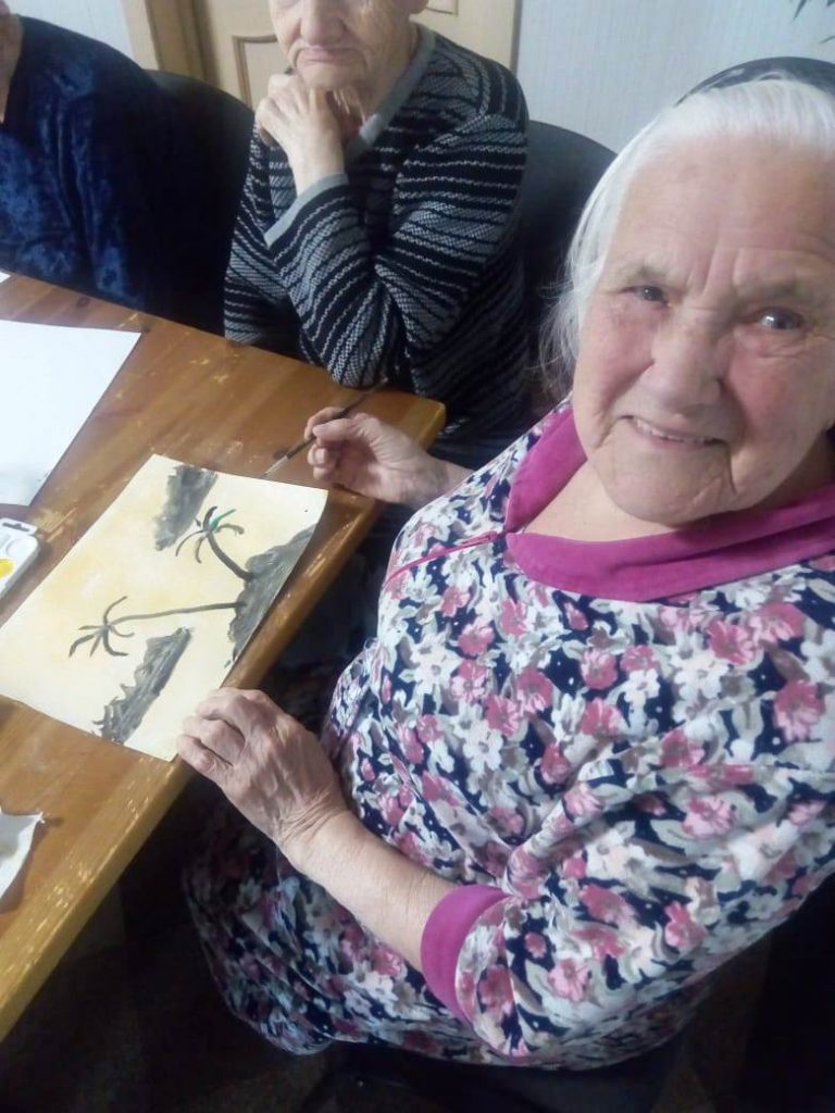 Правополушарное рисование и пение в пансионате для пожилых