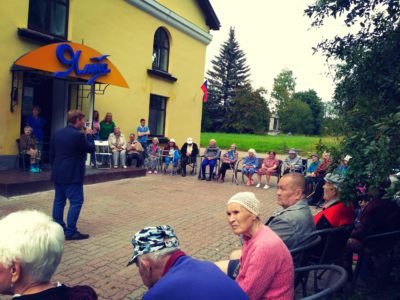 Концерт Алексея Костина в пансионате для пожилых "Ялта"