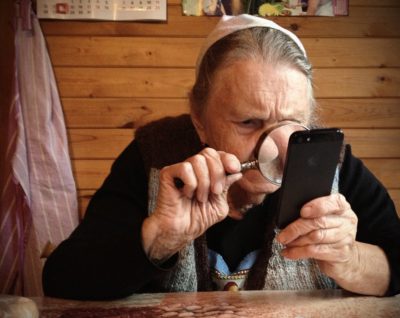 Сотовый телефон для пожилого человека