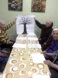 Творческое занятие с пожилыми "Дерево радости"