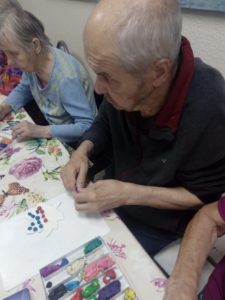 Пластилинография - занятия с пожилыми в пансионате