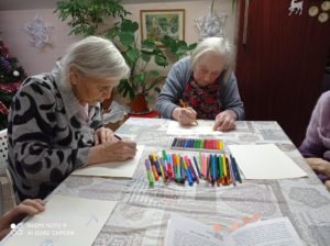 Рисование карандашами в пансионате для престарелых Ялта