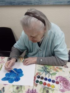Творческое занятие с пожилыми: "Цвет моего настроения"