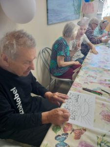 Творческое занятие с пожилыми "Цветочный день"