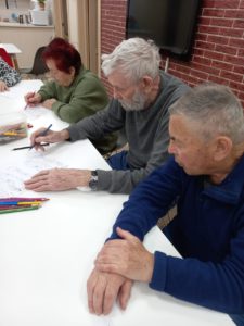 Занятия с пожилыми людьми на логику в пансионате "Ялта-Петровская Мельница"