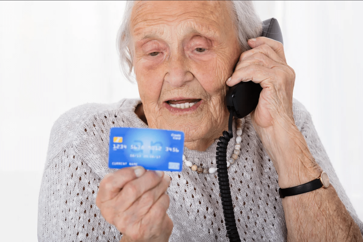 Как уберечь своих пожилых родственников от телефонных мошенников