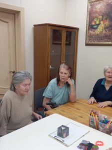 Творческое занятие с пожилыми "В гостях у сказки" в пансионате "Ялта-Петровская Мельница"