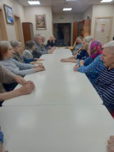 Творческое занятия с постояльцами на тему "Лето" в пансионате "Ялта-Петровская Мельница"