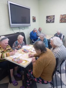 Занятие в Петергофе с пожилыми. Тема: «Назад в СССР» и логическое задание