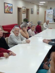 Поэтическое занятие с пожилыми в пансионате "Ялта - Петровская Мельница"
