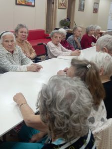 Поэтическое занятие с пожилыми в пансионате "Ялта - Петровская Мельница"