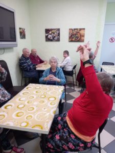 Творческое занятие с пожилыми "Монотипия" в пансионатах "ЯЛТА"