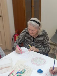 Творческое занятие с пожилыми "Мандала-антистресс" в пансионате "Ялта - Петровская Мельница"
