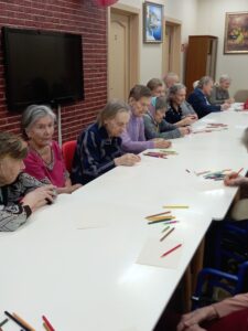 Свободный рисунок руками пожилых и загадки в пансионатах "Ялта"