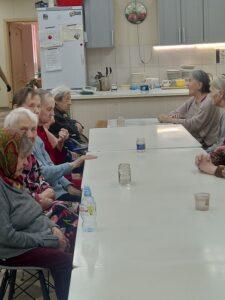 Занятия с пожилыми постояльцами на тему: «День космонавтики» в пансионатах «Ялта»