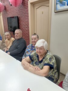 Занятия с пожилыми постояльцами на тему: «День космонавтики» в пансионатах «Ялта»