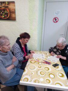 Занятие «Лабиринт» с пожилыми постояльцами пансионата «Ялта»