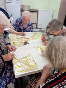 Математическая раскраска - занятие с пожилыми в пансионате «Ялта»