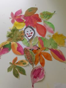 Творческое занятие с пожилыми «Осенний листопад» в пансионате «Ялта»