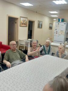 Творческое занятие «Монотипия» в пансионате пожилых «Ялта»