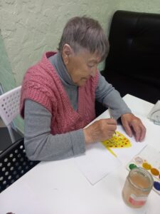 Творческое занятие «Монотипия» в пансионате пожилых «Ялта»