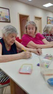 Творческое занятие с пожилыми, приуроченное ко Дню Защитника Отечества
