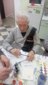 Рисунок «Ветка сирени на фоне солнца» руками пожилых