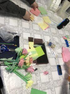 Создание букетов цветов из аппликации и игра в «Города» в пансионате «Ялта - Шоссе Революции»